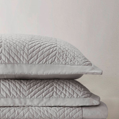 Liam Quilt Set
