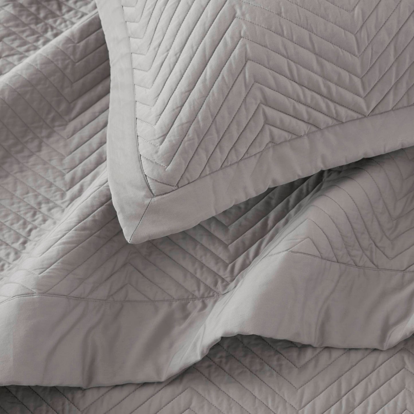 Liam Quilt Set