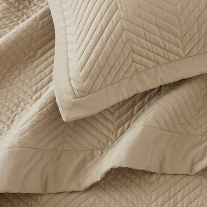 Liam Quilt Set