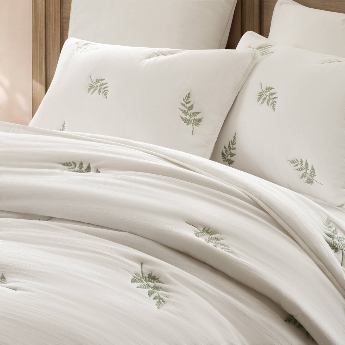 Willow Embroidered Botanical 100% Cotton Lightweight 3-Piece Quilt Set