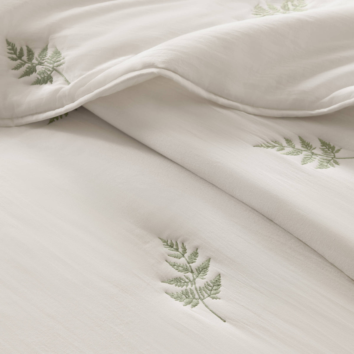 Willow Embroidered Botanical 100% Cotton Lightweight 3-Piece Quilt Set