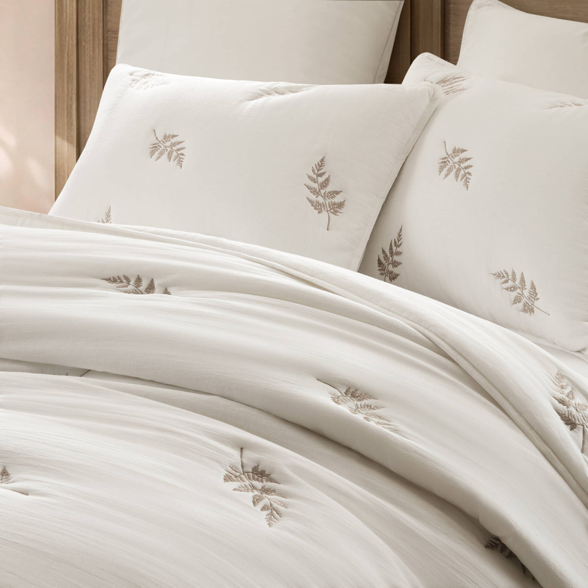 Willow Embroidered Botanical 100% Cotton Lightweight 3-Piece Quilt Set